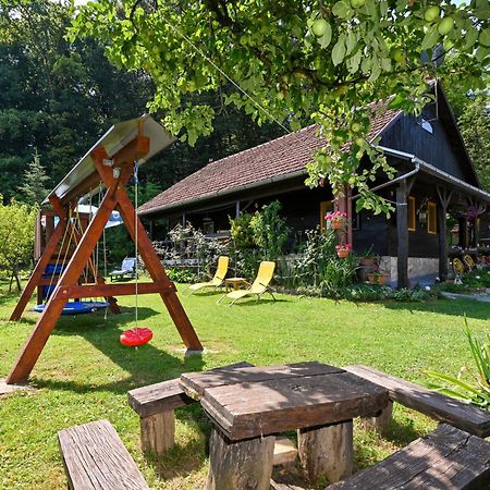 Kuca Viola, Traditional Wooden House In Tuhelj Buitenkant foto