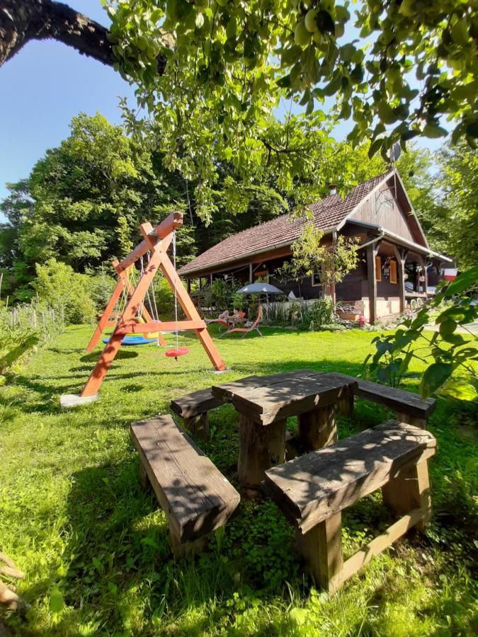Kuca Viola, Traditional Wooden House In Tuhelj Buitenkant foto