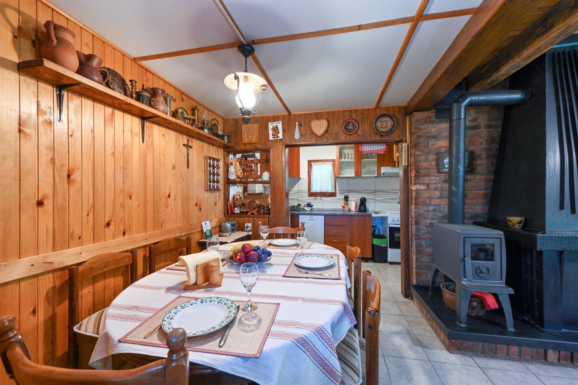 Kuca Viola, Traditional Wooden House In Tuhelj Buitenkant foto